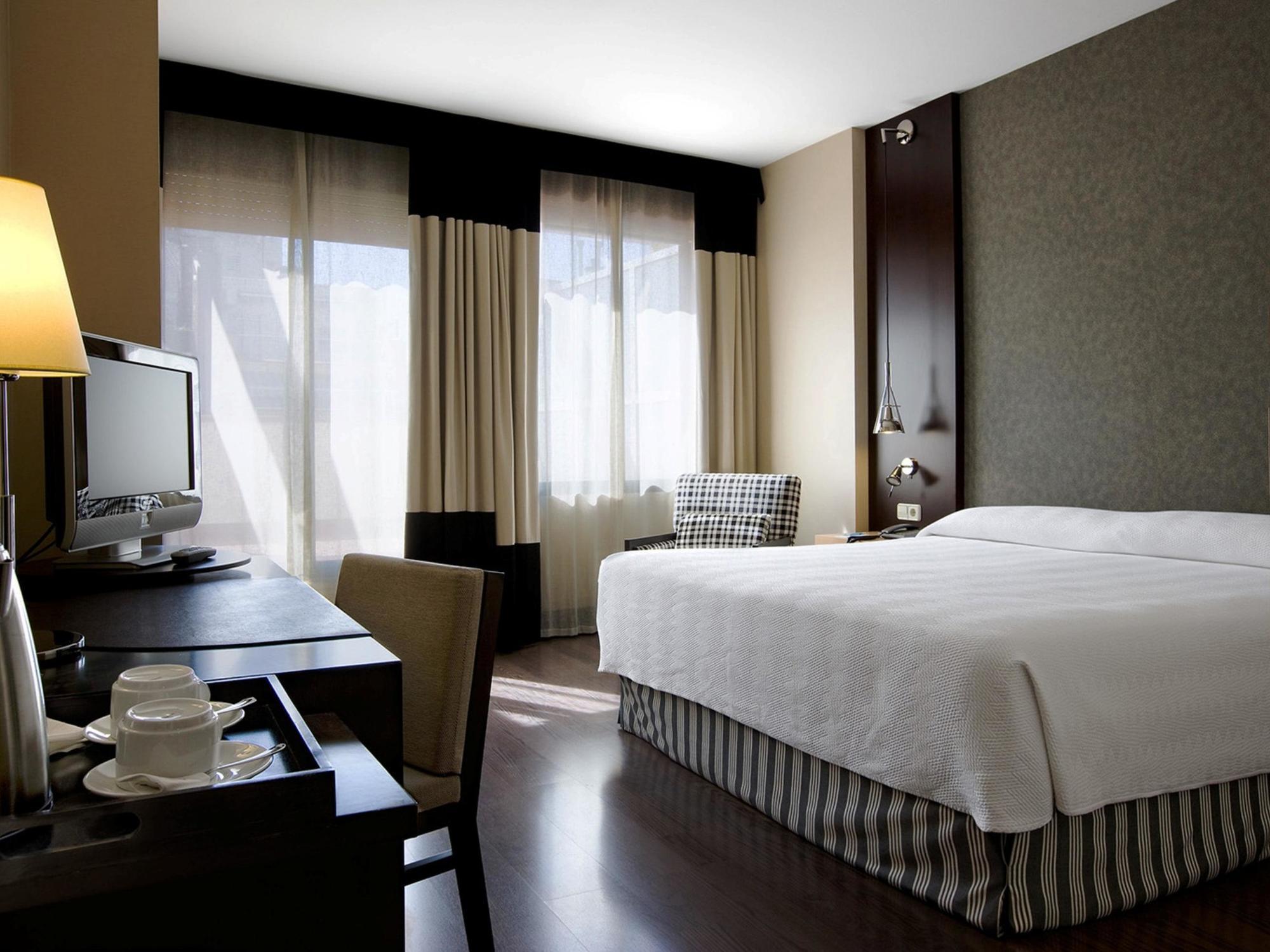 Nh Barcelona Eixample Otel Dış mekan fotoğraf