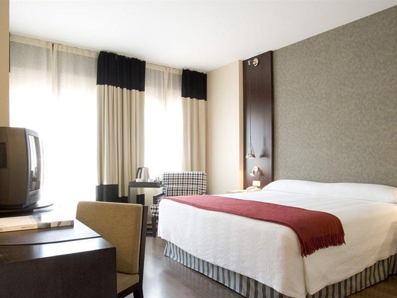 Nh Barcelona Eixample Otel Dış mekan fotoğraf